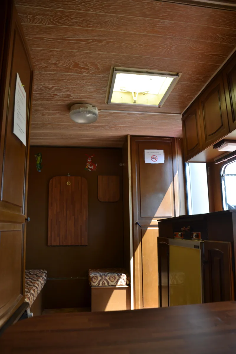 Caravane Équipée D'électricité, Pas De Gazinière. Emplacement N°6 Situé À 50M Des Sanitaires Avec To