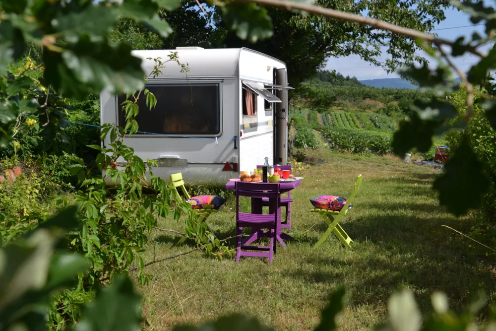 Huuraccommodatie(s) - Ingerichte Caravan Fornuis, En Elektriciteit. Locatie 7 Op 50 Meter Met Sanitaire Toiletten, Warme Douches , Gootstenen En Bad . Geen Directe Buren . Sheets Extra . - Aire naturelle de Camping La Ferme aux Cerisiers
