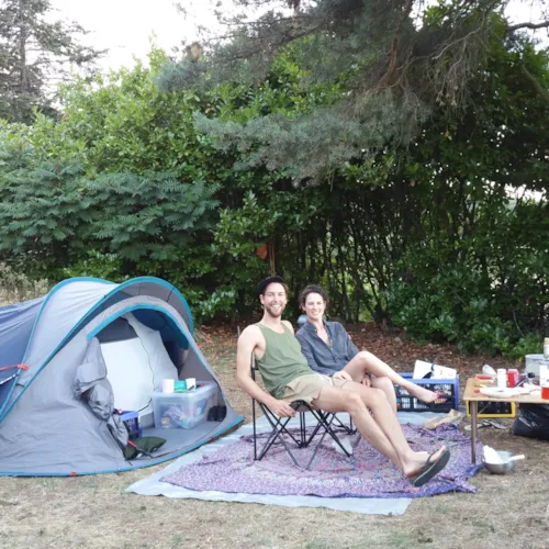 Emplacement - Emplacement Tente, Caravane, Camping-Car, Van Nature Belle Vue, Ombre, Avec Douches Chaudes - image n°5 - Aire naturelle de Camping La Ferme aux Cerisiers