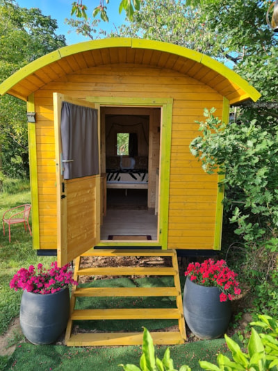 Roulotte 11m² equipped with independent parental bedroom + 2 chauffuses and kitchenette. — 2