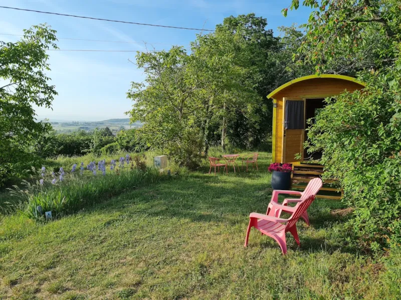 Roulotte 2/4 Personnes 11M² Équipée Chambre Parentale Indépendante + 2 Chauffeuses Et Kitchenette.
