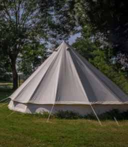 Accommodation - Octagonal Tent - CAMPING TERRE D'ENTENTE