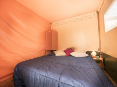 Cyrus furnished tent — 4