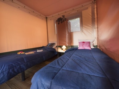 Cyrus furnished tent — 3