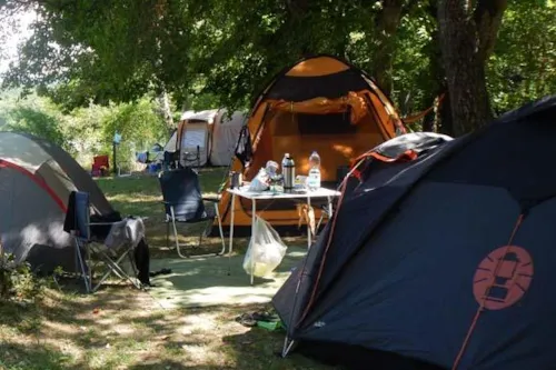 Pitch - Nature Pitch For Caravans, Tents, Or Motorhomes - image n°5 - Les Chamberts camping et lodges