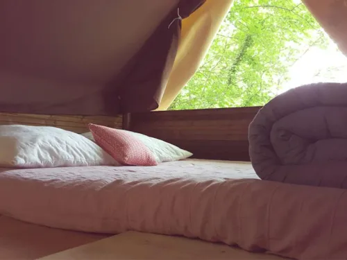 Huuraccommodatie(s) - Bivakhut Op Palen Onder De Bomen - image n°8 - Les Chamberts camping et lodges