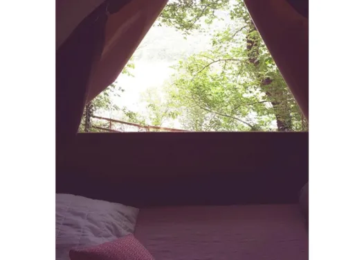 Huuraccommodatie(s) - Bivakhut Op Palen Onder De Bomen - image n°9 - Les Chamberts camping et lodges