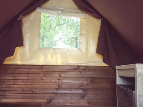 Huuraccommodatie(s) - Bivakhut Op Palen Onder De Bomen - image n°5 - Les Chamberts camping et lodges