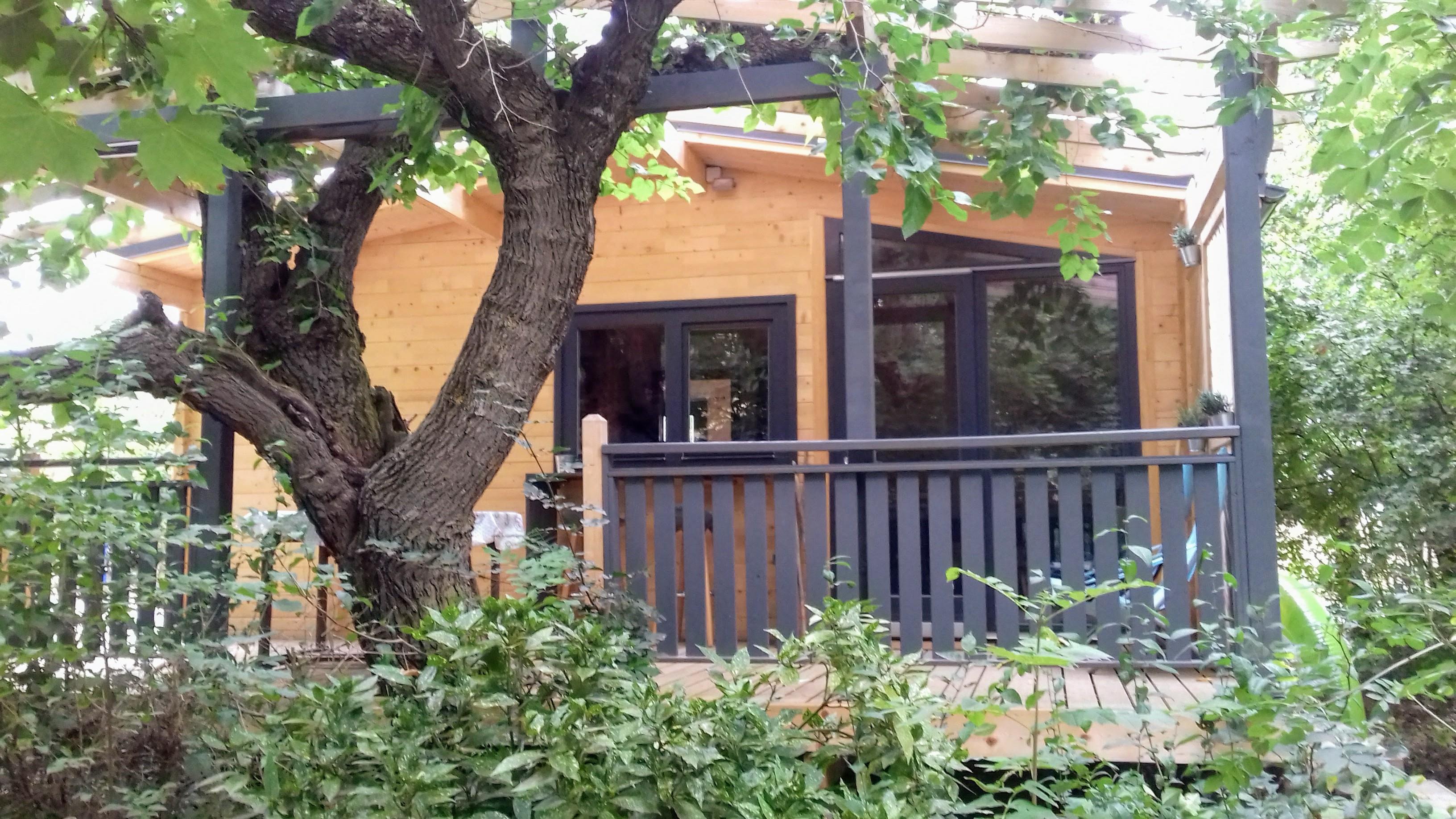 Komfortables, luxuriöses Holzchalet – klimatisiert