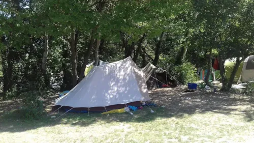 Pitch - Nature Pitch For Caravans, Tents, Or Motorhomes - image n°3 - Les Chamberts camping et lodges