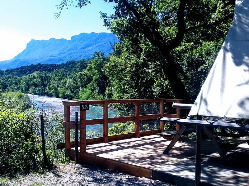Mietunterkunft - Trapperhütte Mit Blick Auf Den Fluss Mit Blick Auf Die Berge - Camping les Chamberts