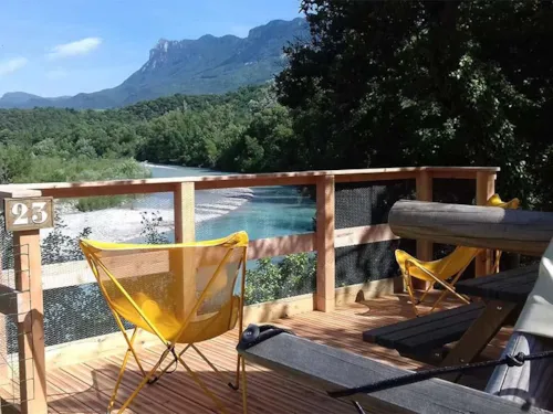 Mietunterkunft - Trapperhütte Mit Blick Auf Den Fluss Und Die Berge - image n°2 - Les Chamberts camping et lodges
