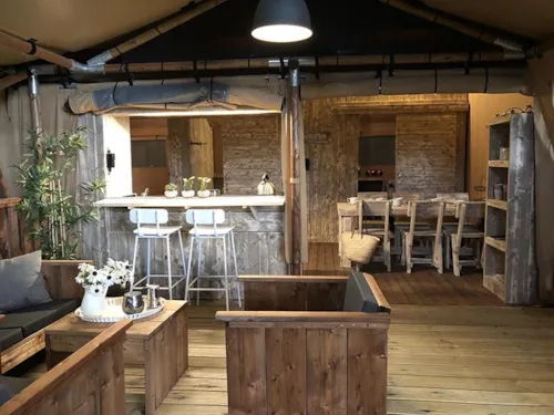 Huuraccommodatie(s) - Luxe Lodge Natuur Tent Met Uitzicht Op De Rivier - image n°6 - Les Chamberts camping et lodges