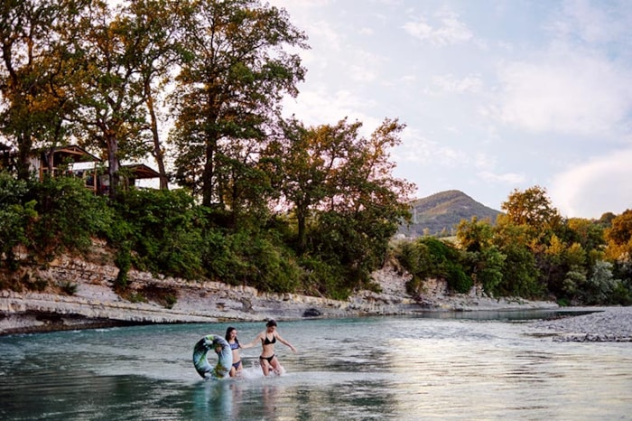 Emplacement Exclusif Pour Tente En Bord De Rivière Drôme