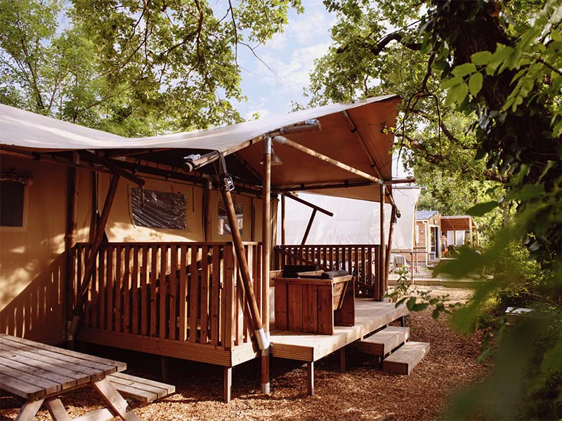Huuraccommodatie - Luxe Lodge Natuur Tent Met Uitzicht Op De Rivier - Camping les Chamberts