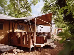 Locatif - Luxury lodge nature tent with river view - Les Chamberts camping et lodges