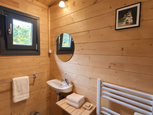 Huuraccommodatie(s) - Comfortabel Luxe Houten Chalet - Airconditioning - image n°8 - Les Chamberts camping et lodges