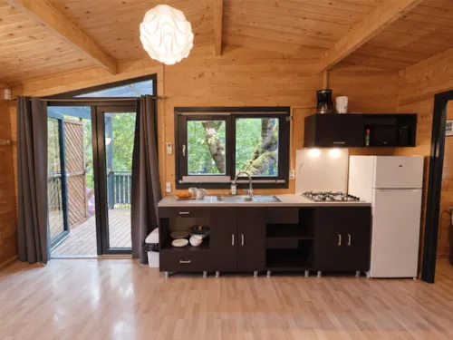 Huuraccommodatie(s) - Comfortabel Luxe Houten Chalet - Airconditioning - image n°3 - Les Chamberts camping et lodges