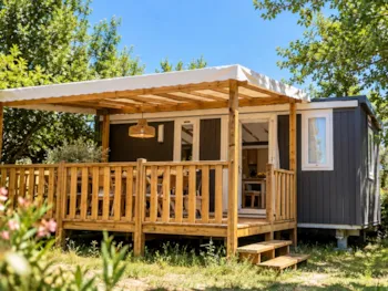 Accommodation - Comfortable 2-Bedroom Cottage - Air-Conditioned - Les Chamberts camping et lodges