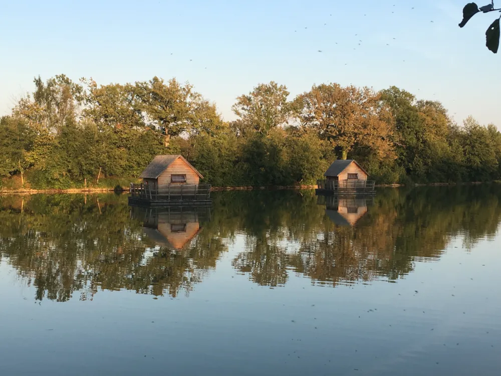 Location - Cygne Et Poisson - Camping Domaine de la Dombes