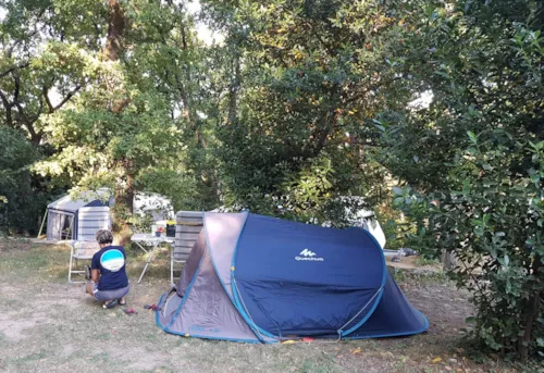 Kampeerplaats(en) - Standplaats Voor Camper/Caravan/Tent - Met Elektriciteit - image n°4 - Camping de la Colline