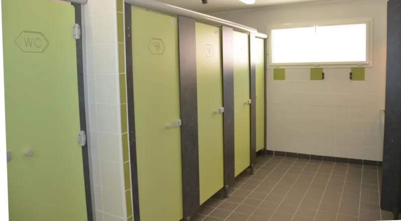 Emplacement Pour Camping-Car/Caravane/Tente - Avec Electricité - Jusqu'à 6 Personnes