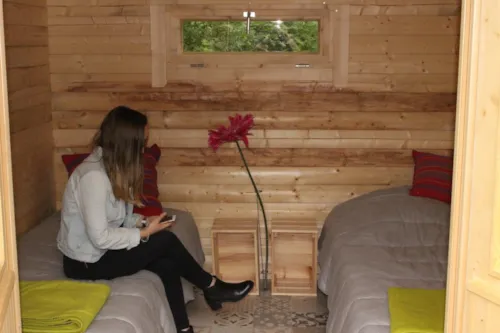 Accommodation - Kazavelo - Wooden Cabin - No Bathroom Facilities - image n°3 - Camping de la Colline