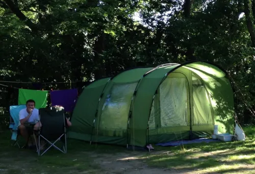 Kampeerplaats(en) - Standplaats Voor Camper/Caravan/Tent - Met Elektriciteit - image n°6 - Camping de la Colline