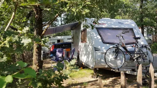 Kampeerplaats(en) - Standplaats Voor Camper/Caravan/Tent - Met Elektriciteit - image n°2 - Camping de la Colline