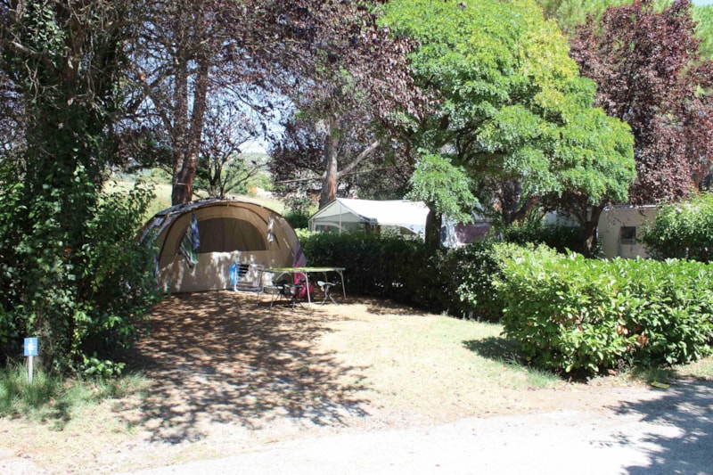 Forfait Nature (sans électricité) (1 tente, caravane ou camping-car / 1 voiture)