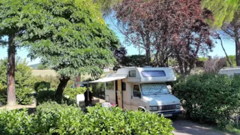 Pitch - Comfort Package (1 Tent, Caravan Or Motorhome / 1 Car / Electricity 10A) - Flower Camping Provence Vallée