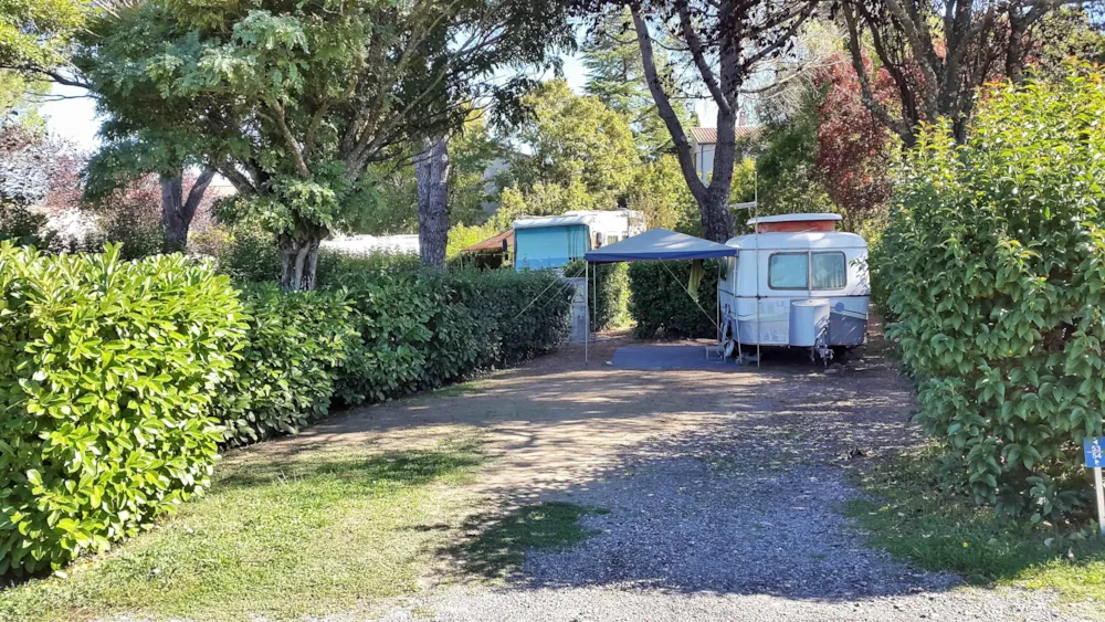 Emplacement - Forfait Confort Solo (Avec Électricité) - Flower Camping Provence Vallée