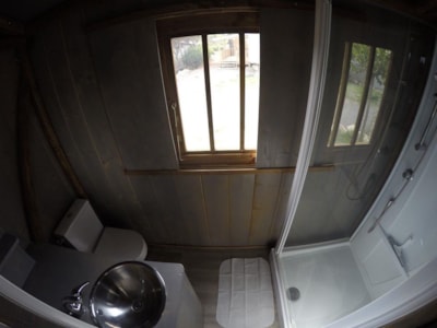 Lodge cabin on stilts — 9