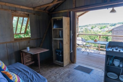 Lodge cabin on stilts — 8