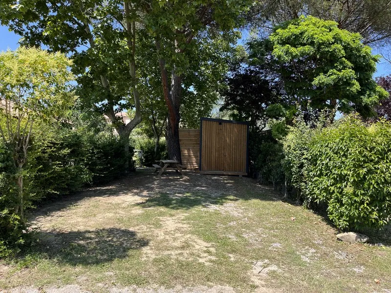 Emplacement - Forfait Premium (Sanitaire Et Cuisine Privés) - Flower Camping Provence Vallée