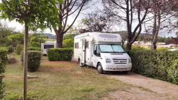 Stellplatz - Komfort-Paket (Mit Strom) - Flower Camping Provence Vallée