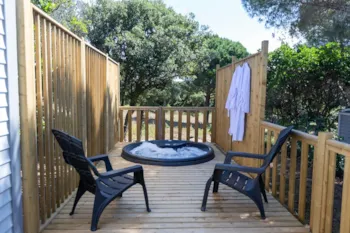 Mietunterkunft - Mobilheim Key West - 2 Schlafzimmer  - 2 Badezimmer + Tv + Spa - Camping le Damier