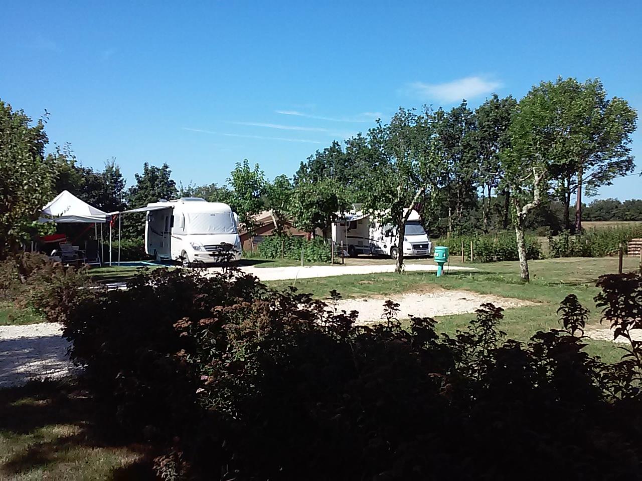 Plads - Standplads : Autocamper + Elektricitet  10A - Camping Las Patrasses