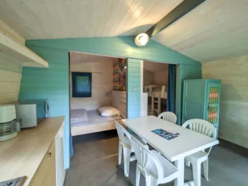Accommodation - Glamping Hut "Kitsch" - Parenthèses imaginaires