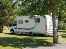 Kampeerplaats(en) - Standplads Forfait 2 Personen Camper - Camping Le Jaunay