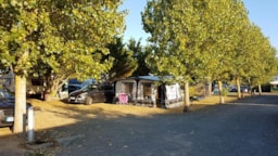 Stellplatz - Stellplatz Forfait  2 Personnen (Zelt, Wohnwagen / 1 Auto) - Camping Le Jaunay
