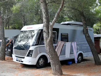 Stellplatz - Stellplatz Mit 6 A Stromanschluss - Harter Boden - Camping Naturiste Le Clapotis