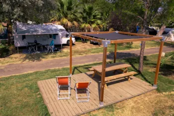 Stellplatz - "Privilege Xxl" Stellplatz  Mit "Blick Auf Gabionen" - Camping Sunêlia Ma Prairie