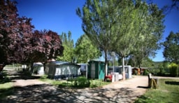 Stellplatz - Stellplatz + Fahrzeug + Kleines Zelt - Camping Fuentes Carrionas