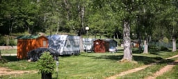 Parcela - Parcela + Vehículo + Tienda/Caravana - Camping Fuentes Carrionas