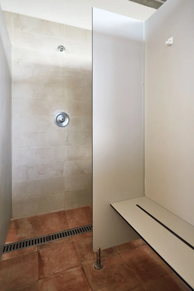 Emplacement Moyen Avec L'électricité, L'eau Et L'égout