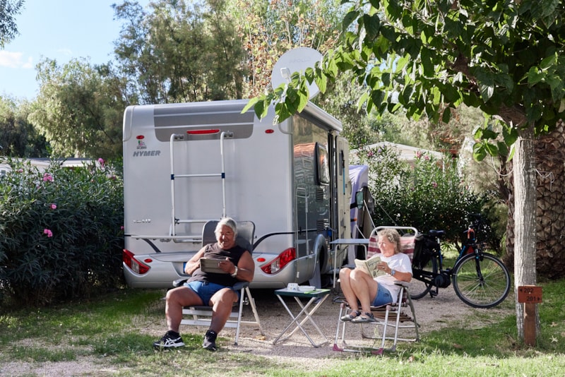Emplacement Grande avec l'électricité et l'eau