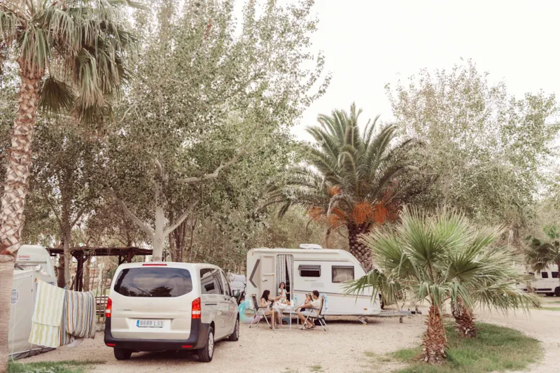 Emplacement Moyen Avec L'électricité, L'eau Et L'égout