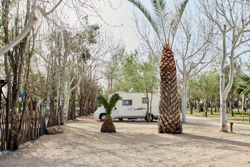 Emplacement Moyen Avec L'électricité, L'eau Et L'égout