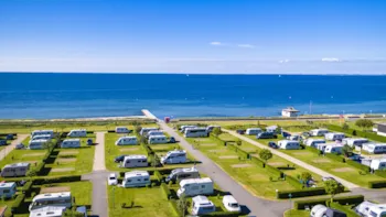 Stellplatz - 4.-7. Reihe-Premiumstellplatz Seeblick/Bellevue (Kat. A/B) - Insel-Camp Fehmarn